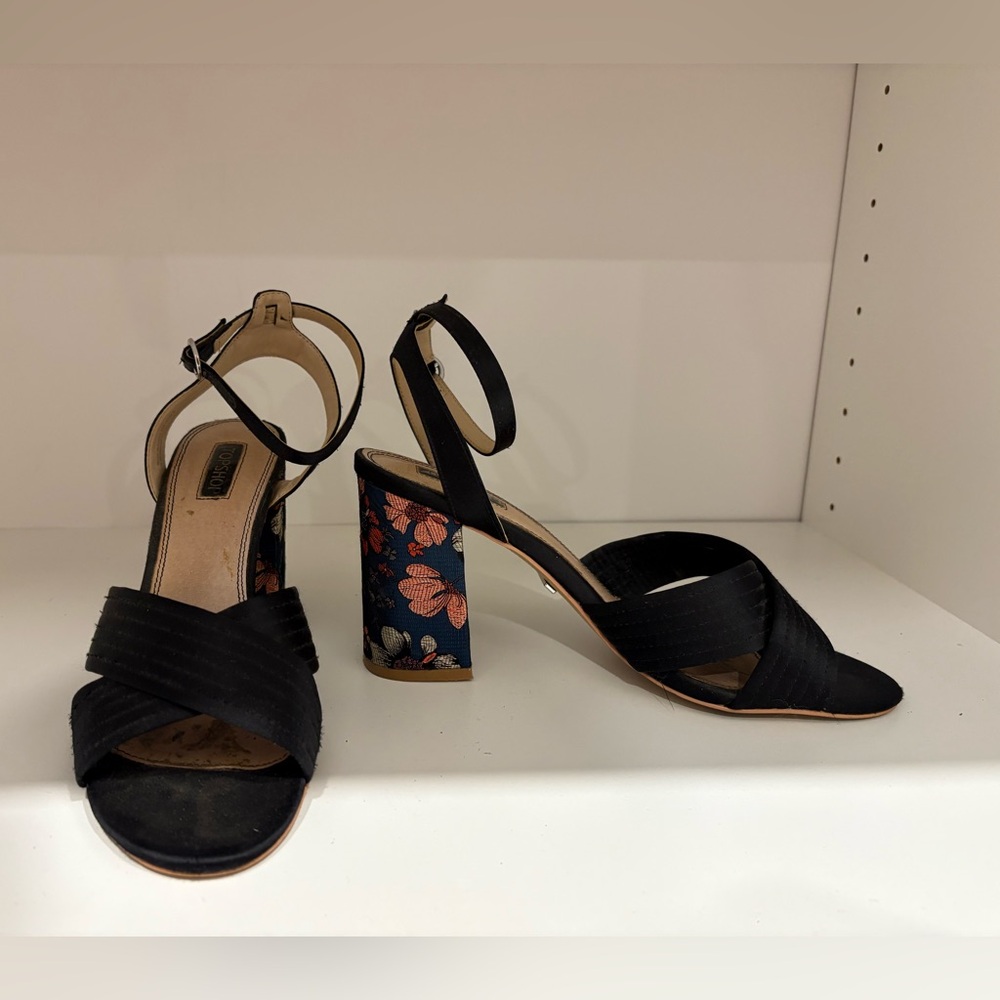 Topshop - Embroidered floral heels - Size 10